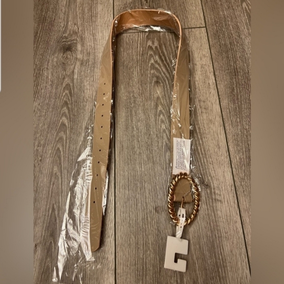 Unknown Accessories - NWT Women's Gold/Cream Belt Size M/L